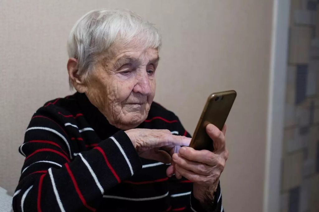 Aider ses grands-parents sur Internet devient facile grâce à cette fonctionnalité Whatsapp
