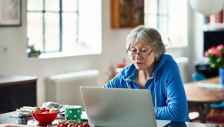 Apprendre à utiliser Internet de 60 à 99 ans